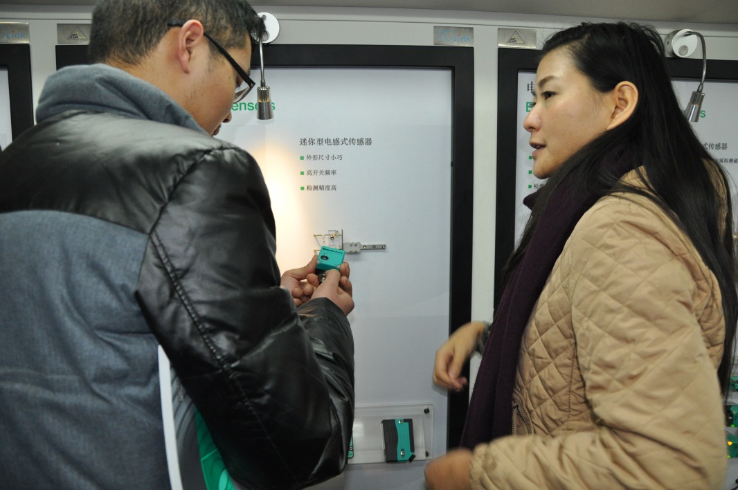 倍加福携多款传感器探访乐动注册公司-4.jpg