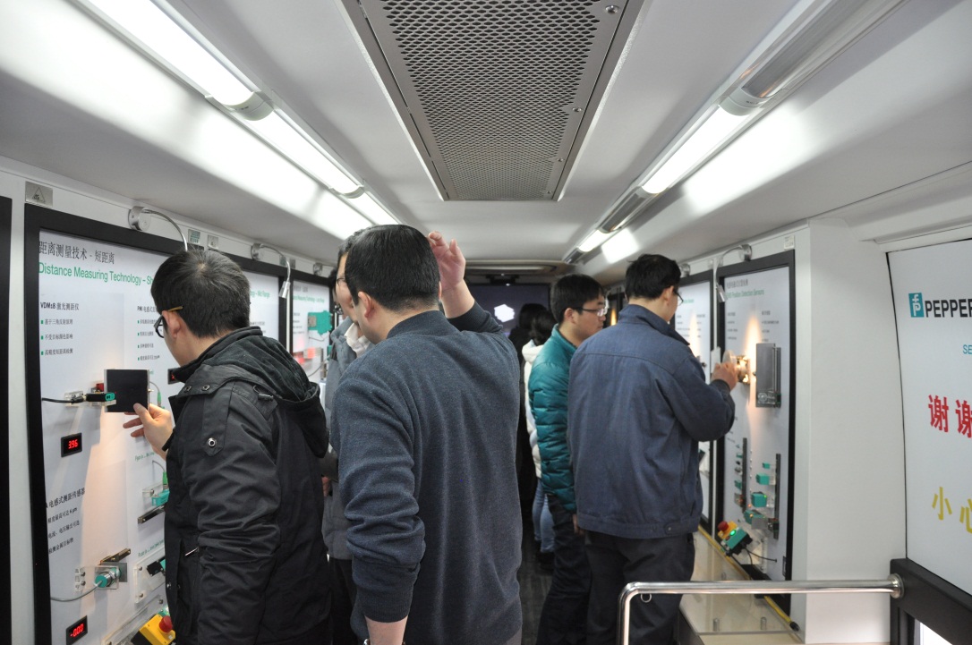 倍加福携多款传感器探访乐动注册公司-5.jpg